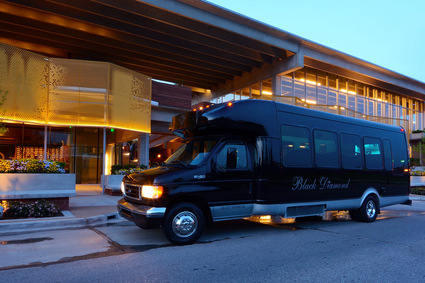 Medium party bus, exterior